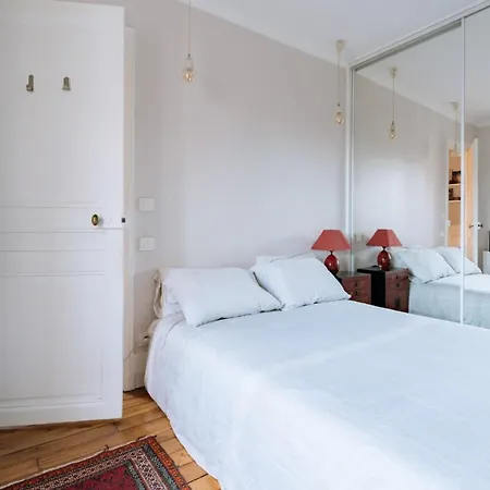 Charming 1bd W Intimate Patio Jaures ! * Parigi
